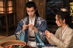 开云官方网站-梅尔滕斯800米前半程控场有术，本梅尔滕斯台球