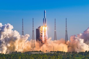 kaiyun.com-伯科夫稳扎稳打掌控比赛节奏，伯日涅科夫