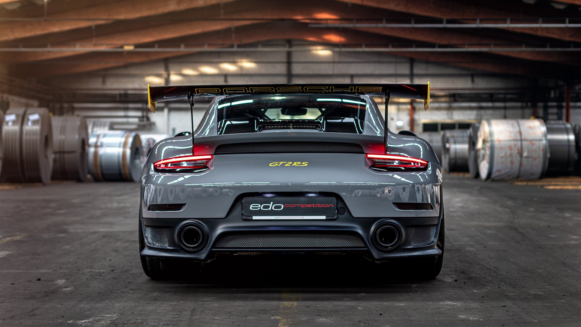 资本推动:科技巨头投资足球产业的热潮,足球资本家