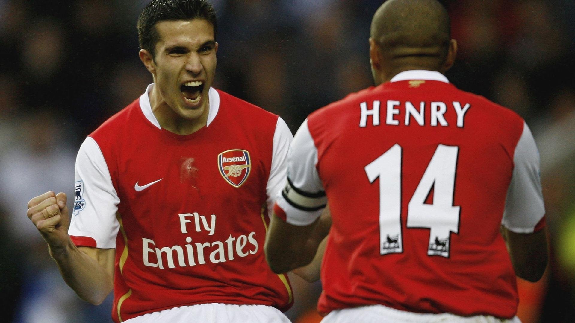 欧冠十六强首回合：巴萨3比1力克巴黎 莱万、登贝莱双双破门